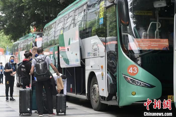 在中国共产党百年华诞当日，主创和现场嘉宾、观众齐聚在党的诞生地上海，一起跟随影片重温百年前开天辟地的伟大开端，一起合唱《没有共产党没有新中国》讴歌百年光辉征程，为中国共产党百年华诞献上自己饱含着深情的祝福